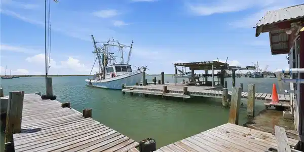 Image 4: Shrimp boat no included.