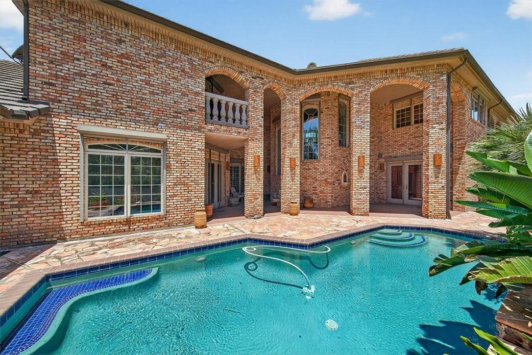 Image 3: POOL!