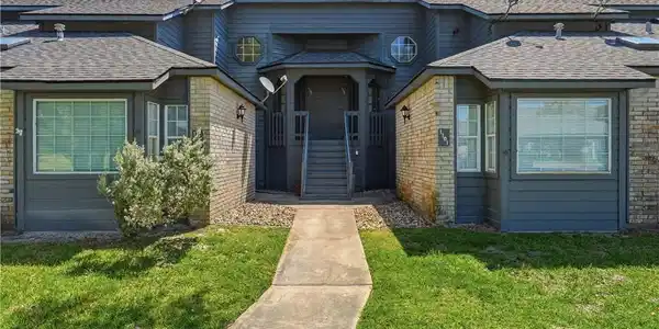 210 Oak Bay Street