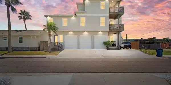 202 W Oaks Avenue