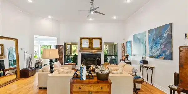 Image 3: Front living room