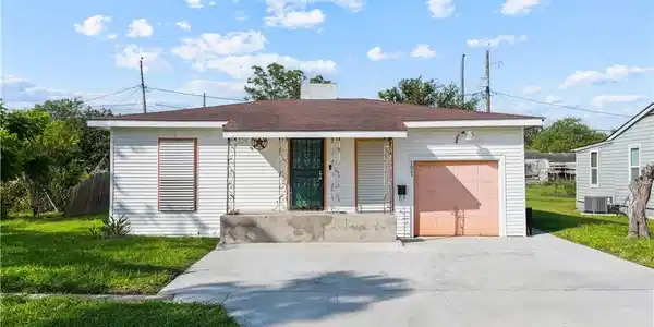 1821 Hawthorne Drive
