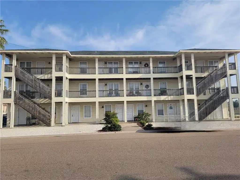 Image 1: 15438 Seamount Cay Ct #103