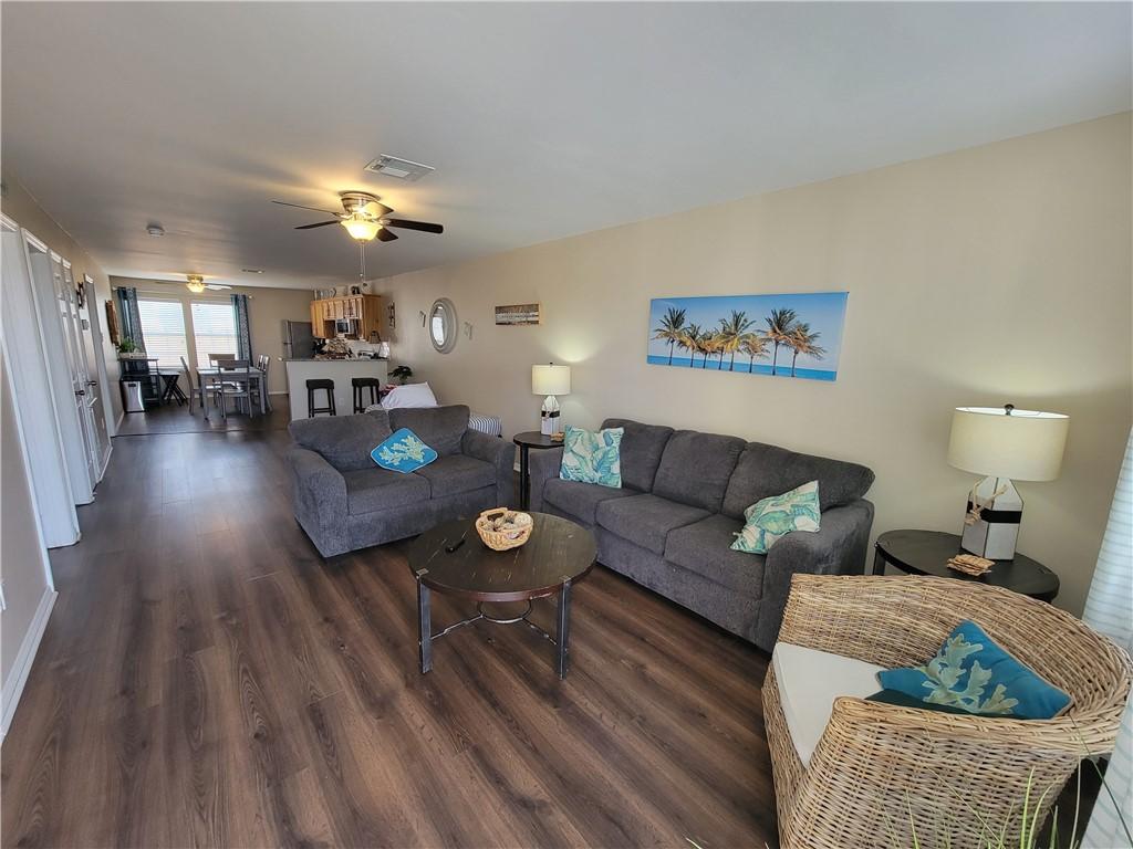 Image 2: Large living room with sleeper sofa