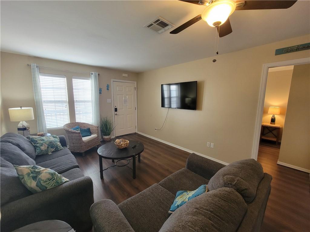 Image 3: Living room
