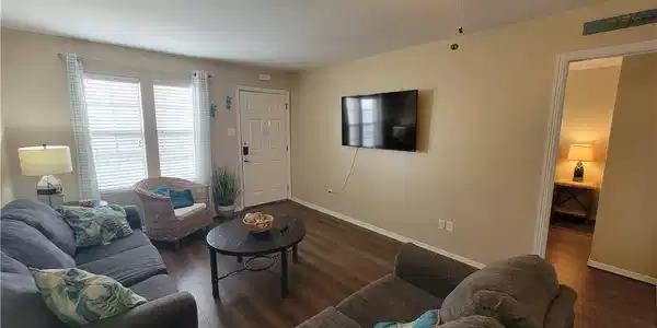 Image 3: Living room