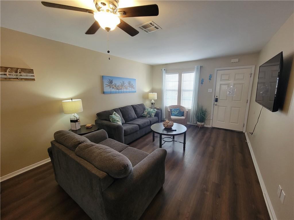 Image 4: Living room