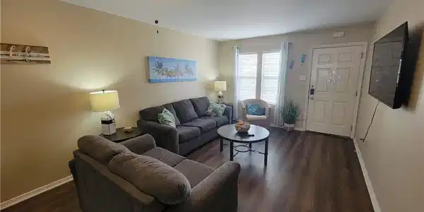 Image 4: Living room
