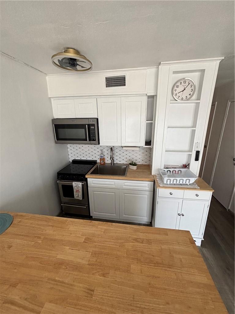Image 2: Kitchen