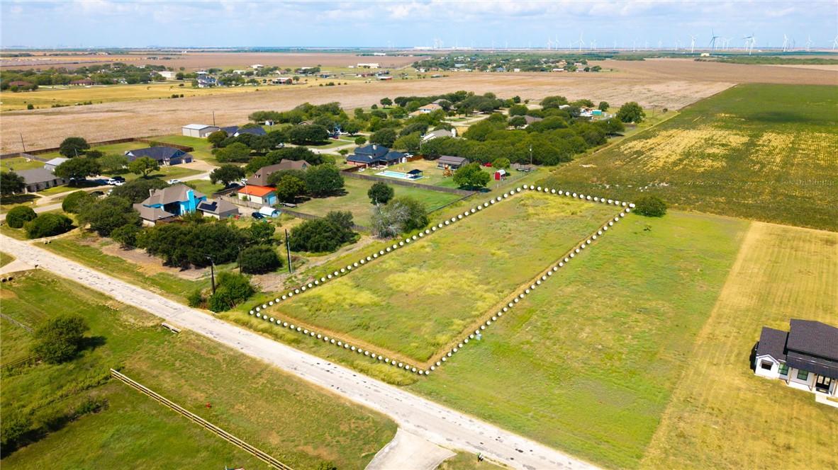 Image 4: A generous homesite offering room for a large yard