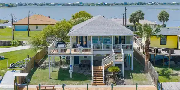 142 Lakeshore Drive
