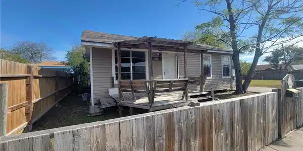 818 Meuly Street
