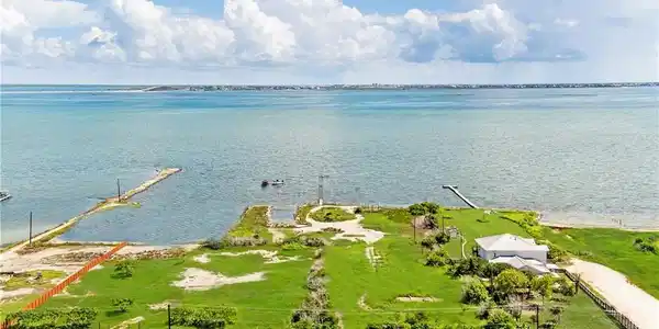 2229 Laguna Shores Dr.
