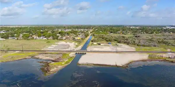 2849 Laguna Shores Dr.