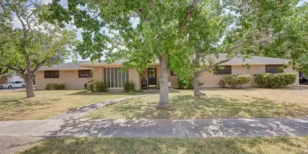 733 Bradshaw Drive