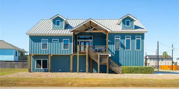 3702 Laguna Shores