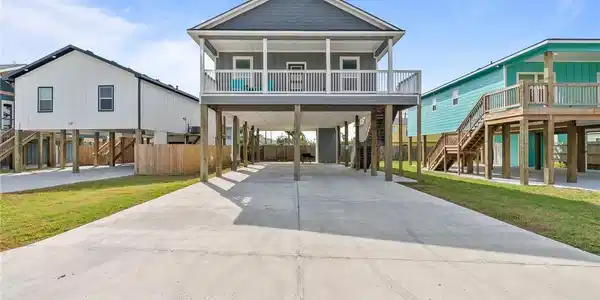 213 Las Palmas Drive