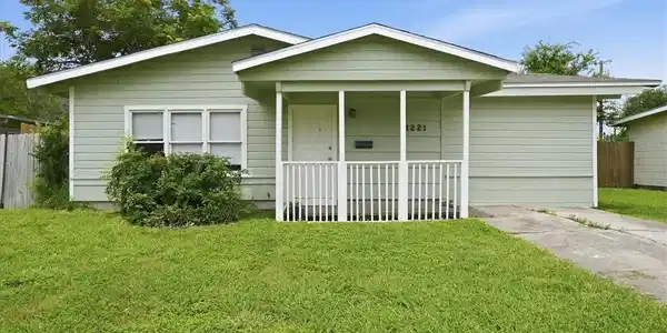 1221 Bernice Drive