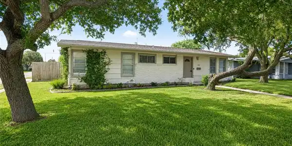 1001 Driftwood Place