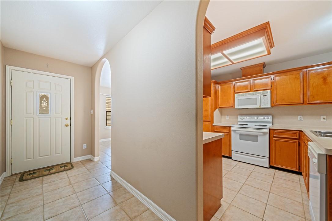 Image 3: ENTRY