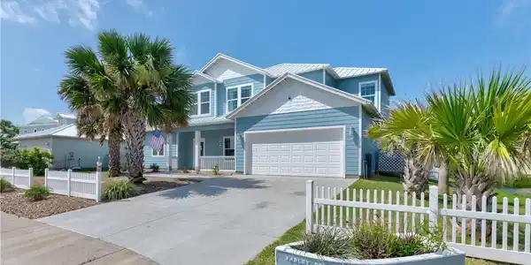 110 Keewaydin Lane