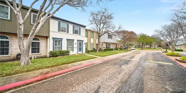 18 Townhouse Lane
