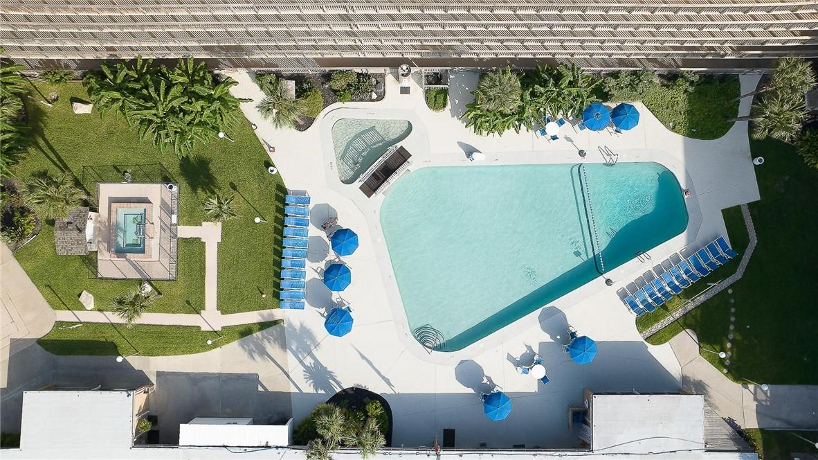 Image 4: Seagull view of the courtyard