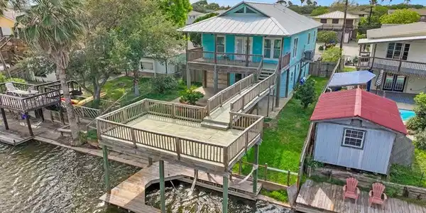 3401 LAGUNA SHORES