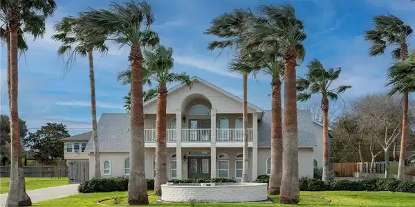 6049 Ocean Drive
