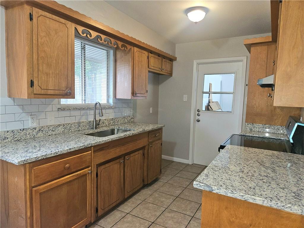 Image 3: Kitchen