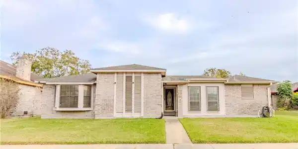 6014 Sweet Gum Street