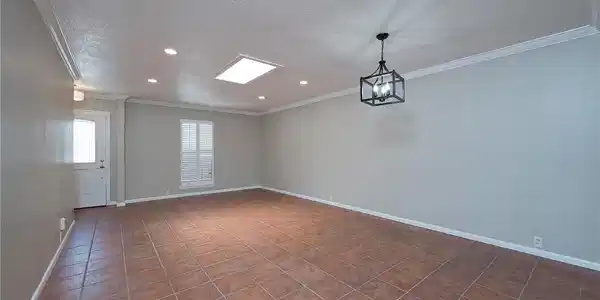 Image 3: Entry to living room