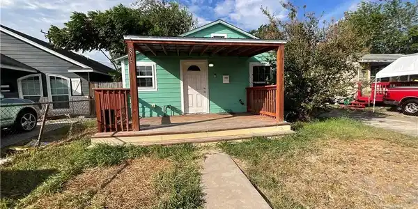 2806 Guadalupe