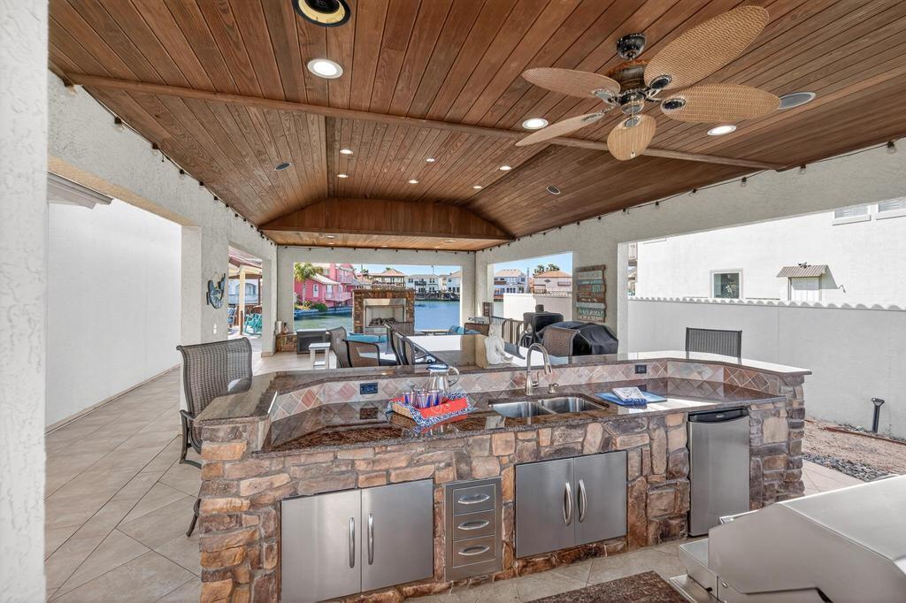 Image 3: Massive Outdoor Kitchen