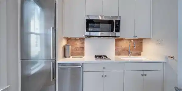 Image 4: Kitchen