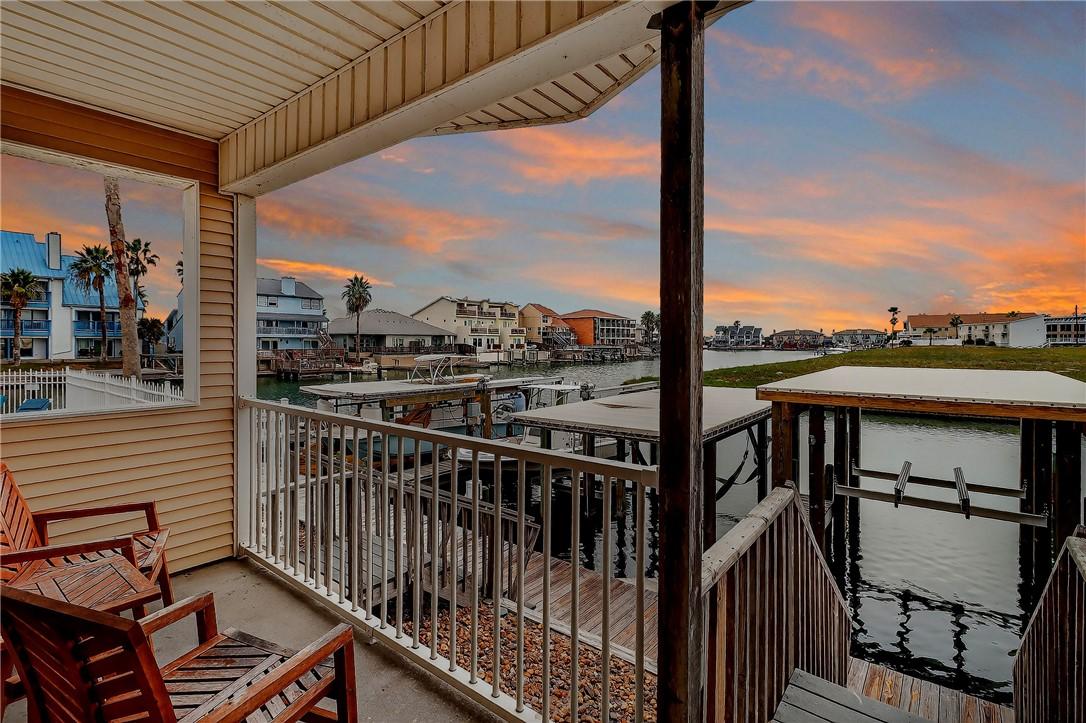 Image 2: Covered porch on the water with sunset views!