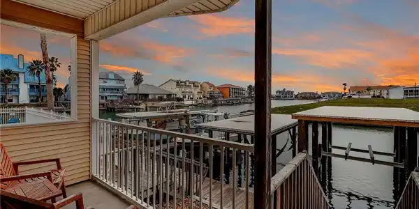Image 2: Covered porch on the water with sunset views!
