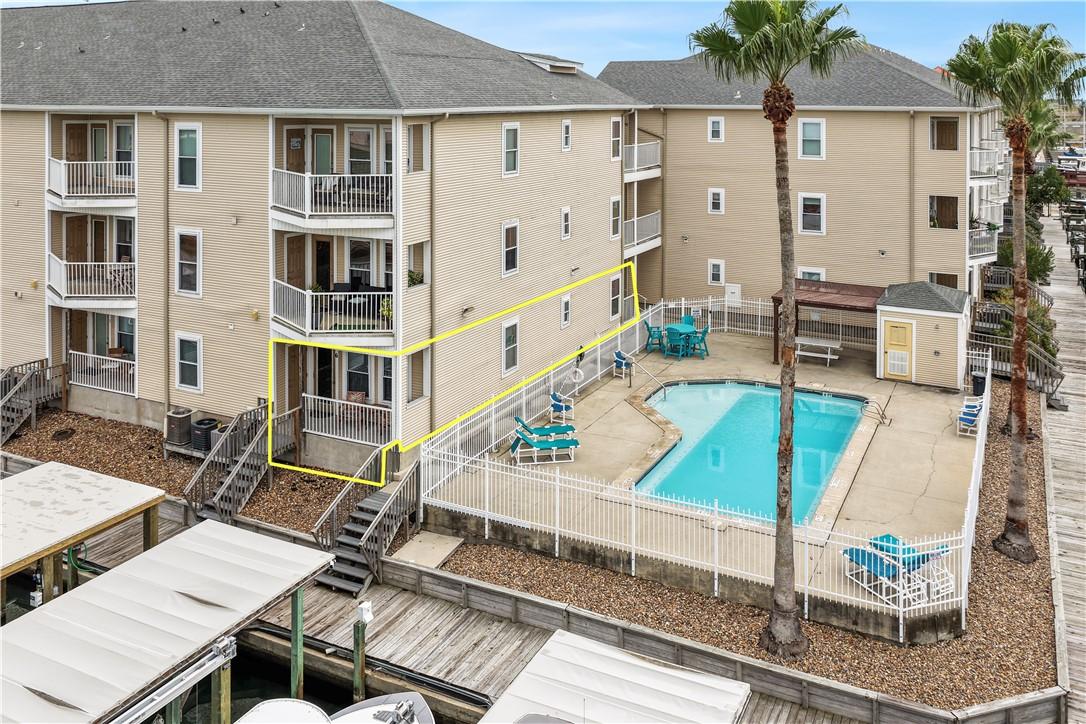 Image 3: Poolside unit.
