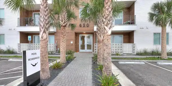630 W Center Square