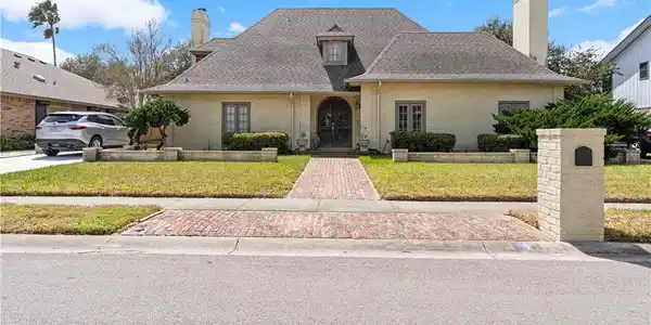 5313 Greenbriar Drive