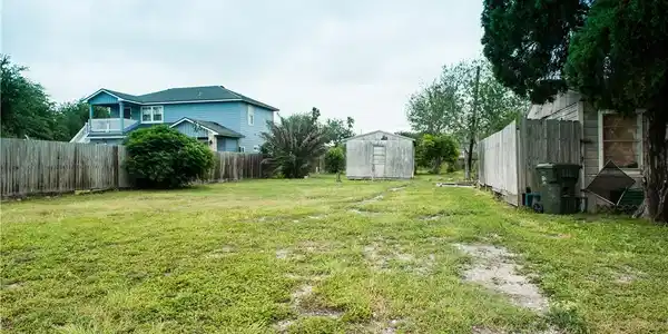 Image 2: Front right view of lot