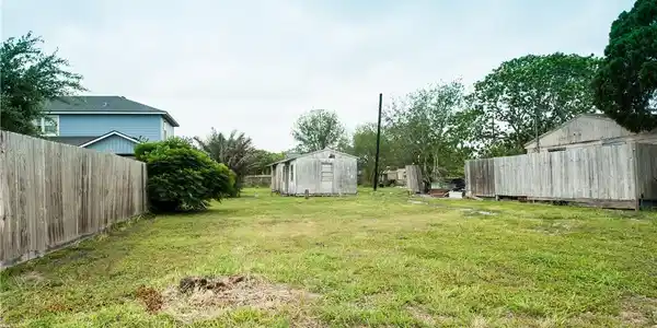 Image 3: Front left view of lot