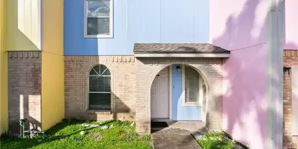 6702 Everhart