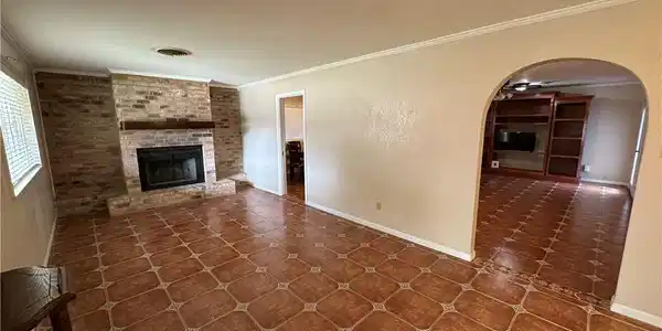 Image 2: Living Room