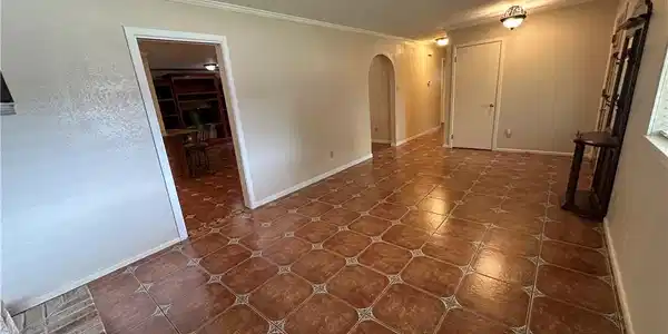 Image 3: Living Room