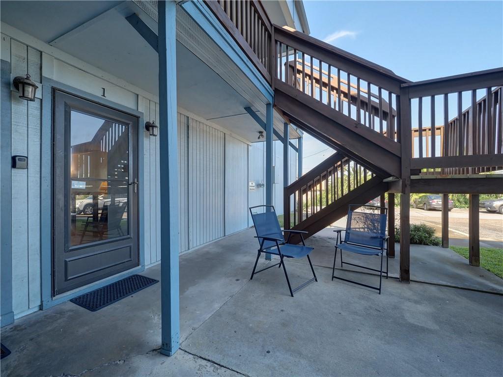 Image 3: No stairs for this unit