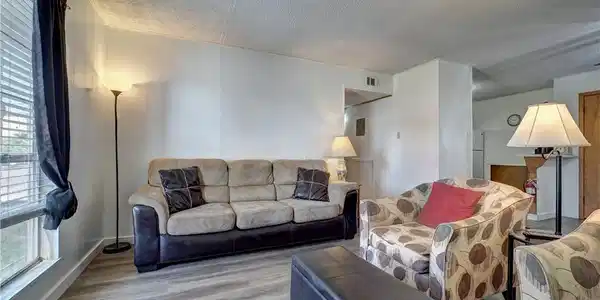 Image 4: Comfortable living Room