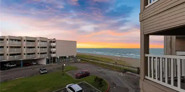 3938 Surfside Boulevard
