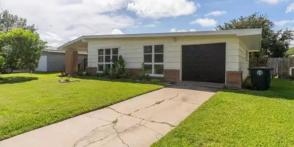 1009 Driftwood Place