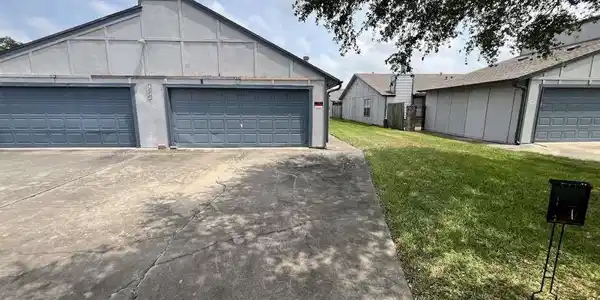 7206 Elwood Court